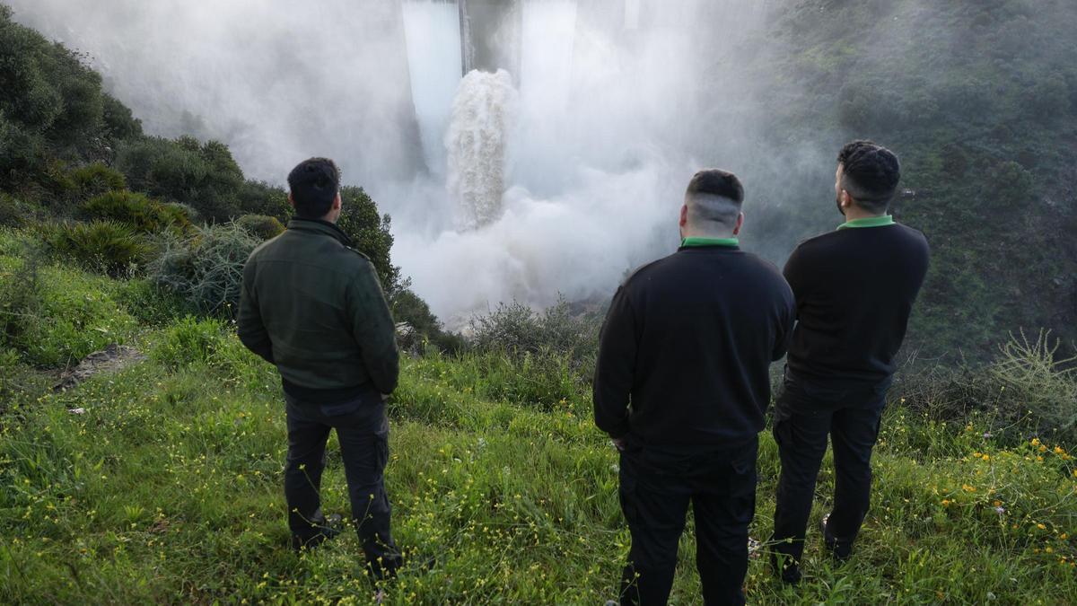 Impresionantes imágenes del desembalse del pantano de Casasola en Málaga