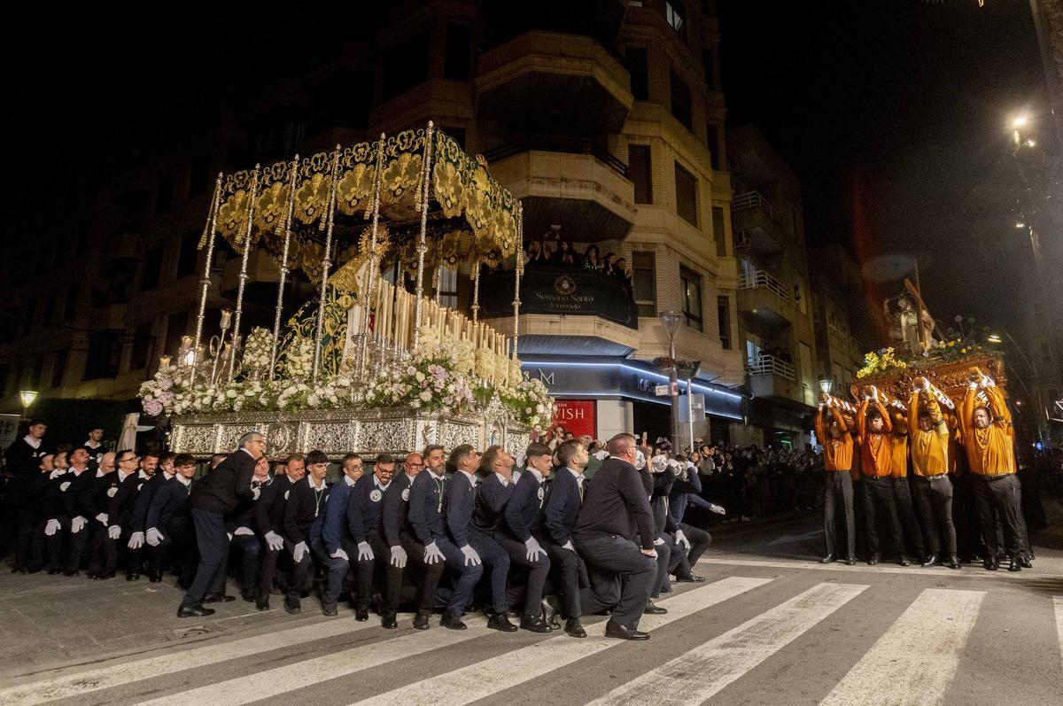 Encuentro Doloroso de Miércoles Santo en el corazón de Torrevieja Encuentro Doloroso de Miércoles Santo en el corazón de Torrevieja