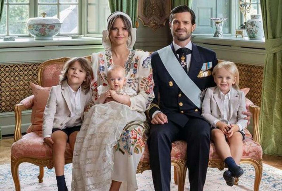 Carlos Felipe de Suecia con Sofía, su mujer, y sus hijos.