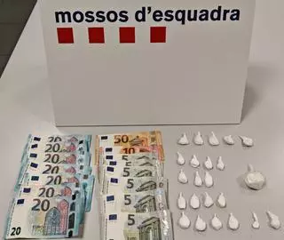 Los Mossos detienen a tres personas en Santa Coloma por tráfico de drogas