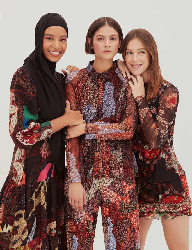 Hajar Brown, Alba Galocha y Georgina Amorós muestran la nueva colección de Desigual x Mr Christian Lacroix