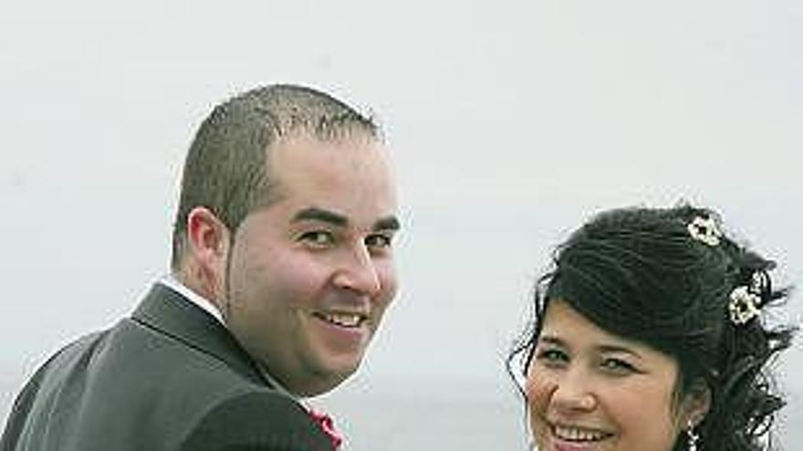 Alejandro Rodríguez y Ana Isabel Pérez, en los alrededores de la iglesia de San Pedro.