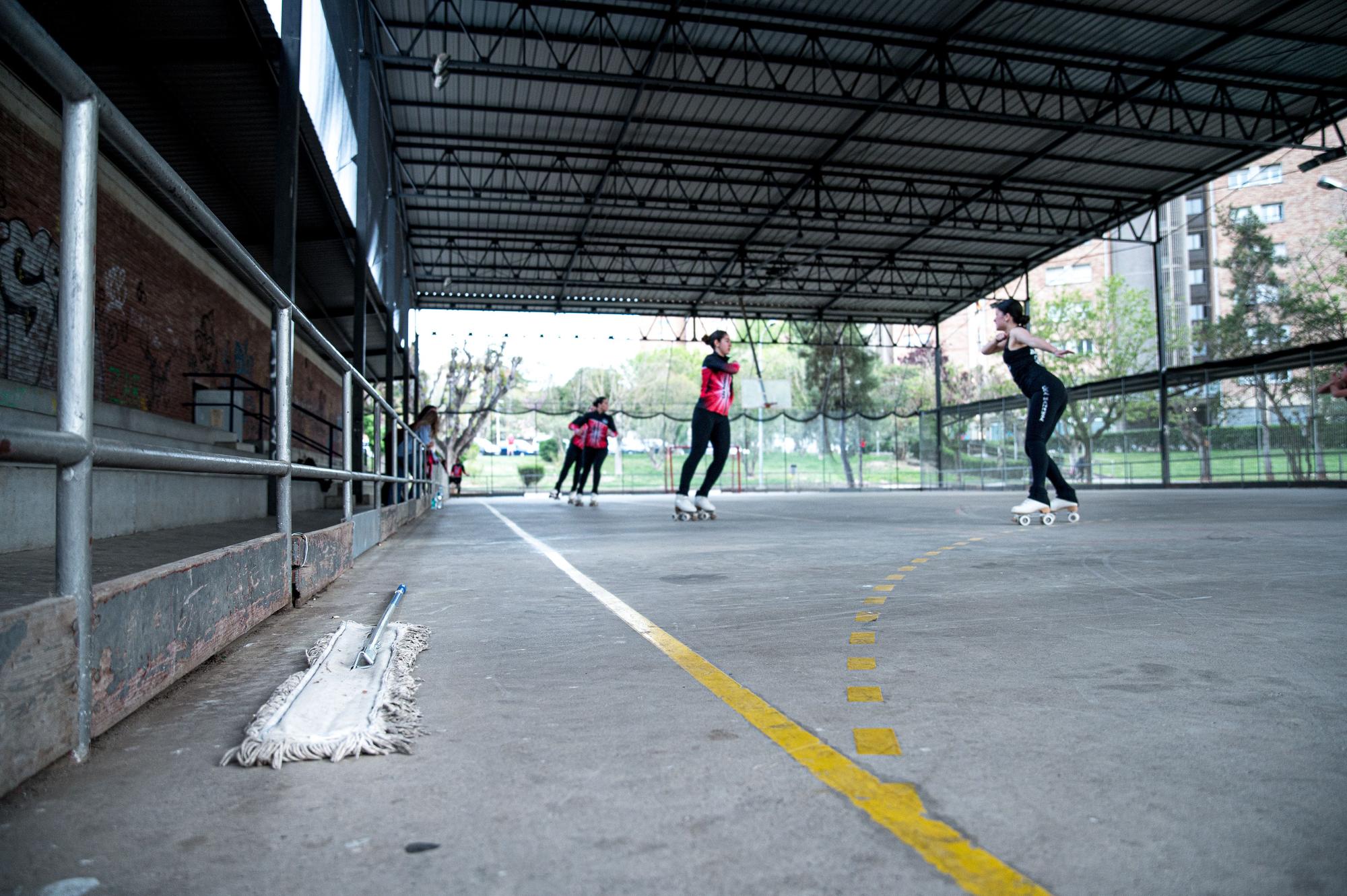 Entrenament a la pista de la Font dels Capellans del Club Patinatge Artístic Manresa