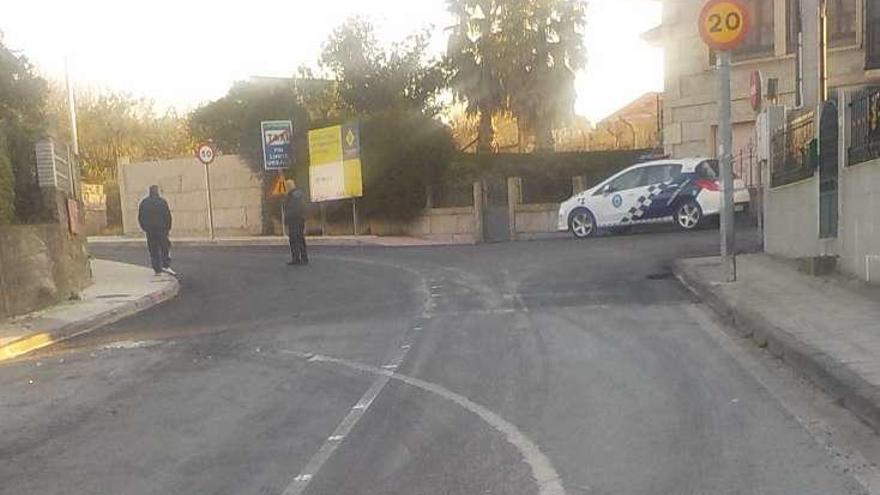 Agentes de la Policía Local, en el lugar de los hechos. // FdV