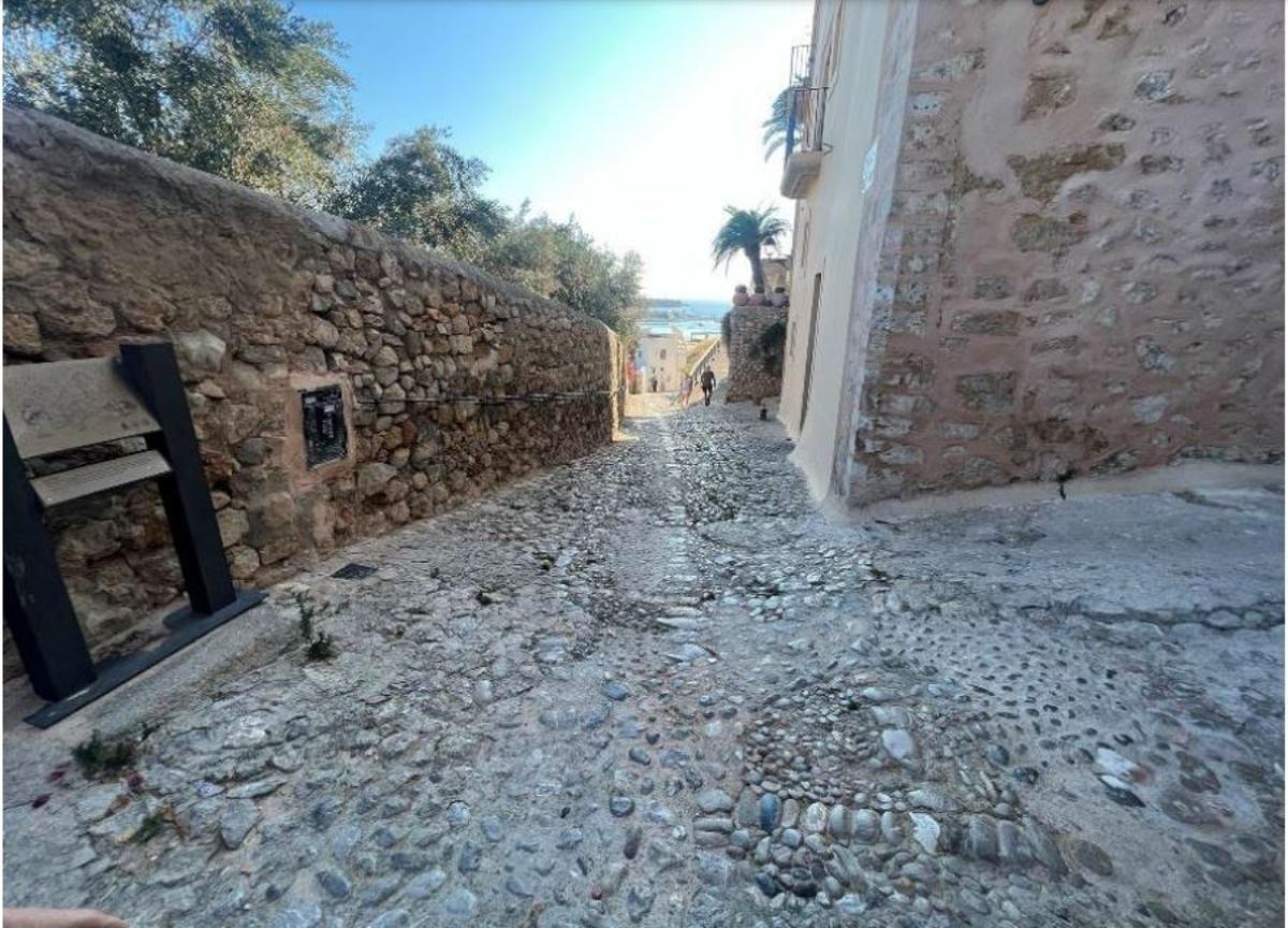 Estado actual del pavimento junto al carreróa de sa Portella.