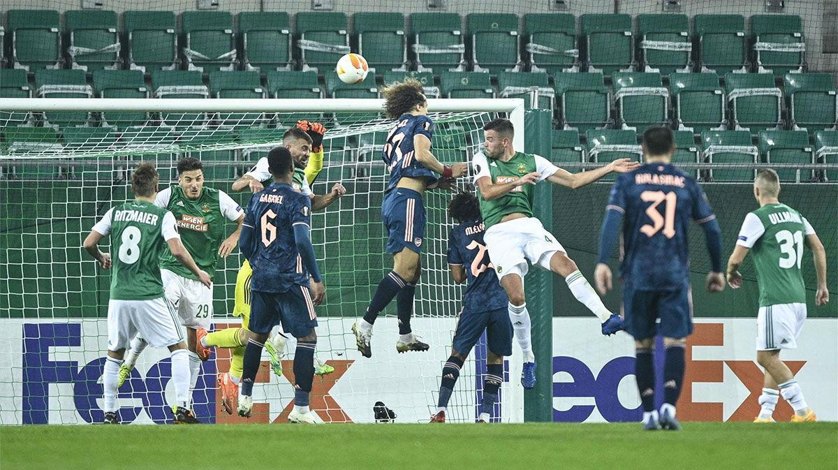 El gol de cabeza de David Luiz que inició la remontada ante el Rapid Viena