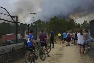 El fuego calcina España: dos muertos y más de una docena de incendios, la mayoría en Castilla y León