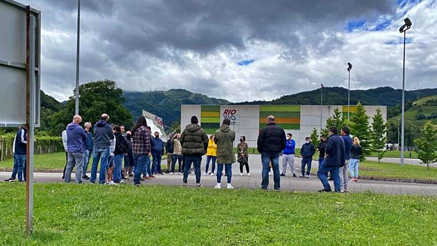 Trabajadores de Rioglass Solar, ayer, durante la asamblea.