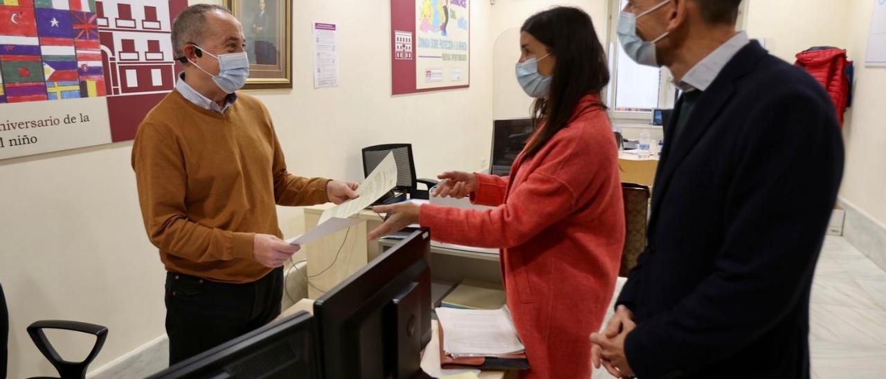 La síndica de Cs, Ruth Merino, y el diputado Carlos Gracia, hoy, en la sede del Síndic de Greuges.