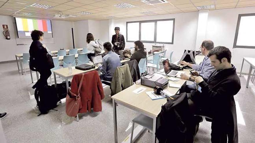 Los periodistas ya estaban ayer en la sala de prensa.