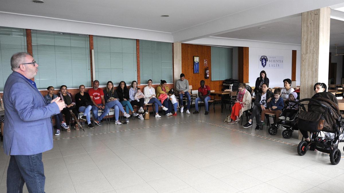 Un representante de la empresa se reunió ayer con los padres.