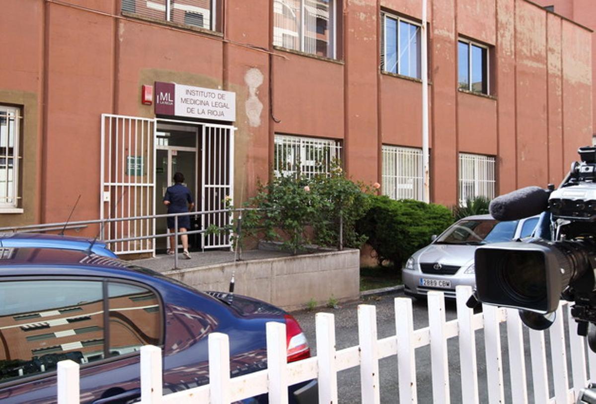 Exterior de l’Institut de Medicina Legal de la Rioja, on s’ha fet l’autòpsia de l’actor basc Álex Angulo, mort ahir en un accident de trànsit. Exterior de l’Institut de Medicina Legal de la Rioja, on s’ha fet l’autòpsia de l’actor basc Álex Angulo, mort ahir en un accident de trànsit.