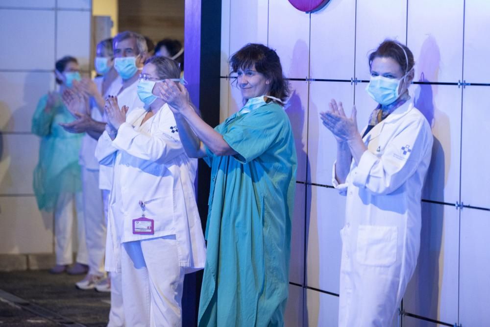 Homenaje de la Policía al personal sanitario en el