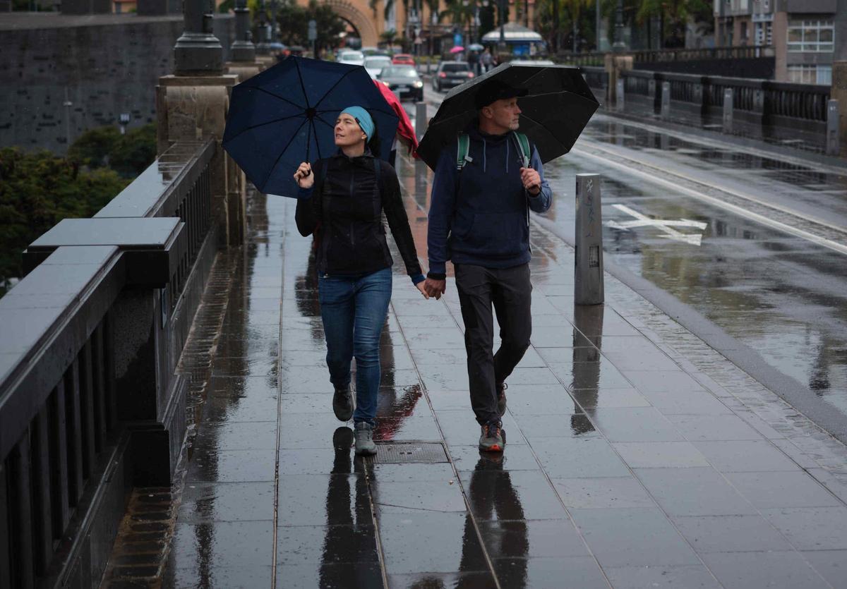 La DANA deja lluvias torrenciales y decenas de incidencias en Canarias este sábado