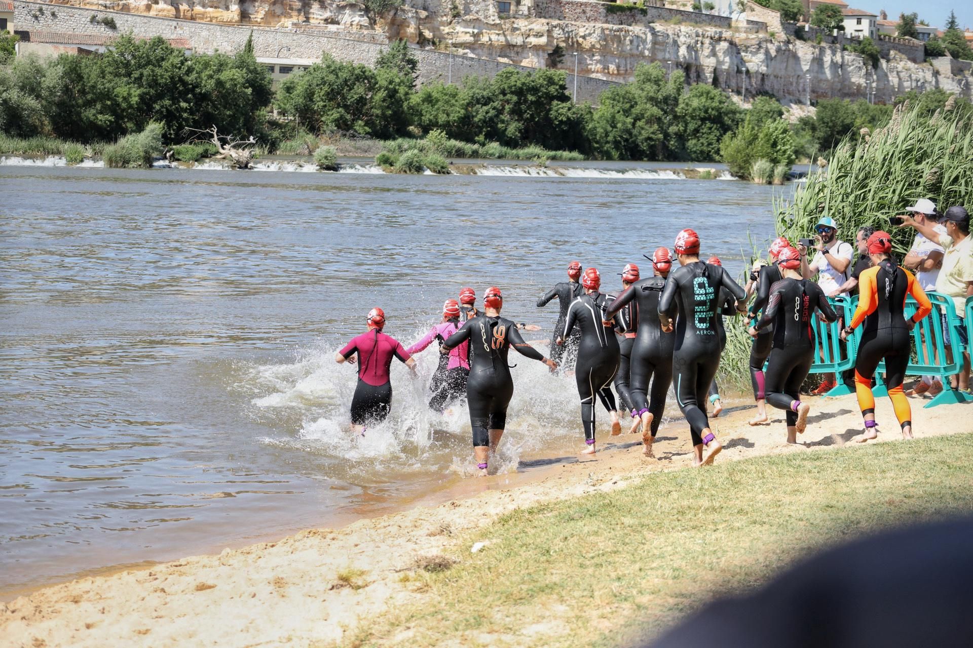 GALERÍA | El Triatlón "Ciudad de Zamora" hace vibrar a la capital del Duero