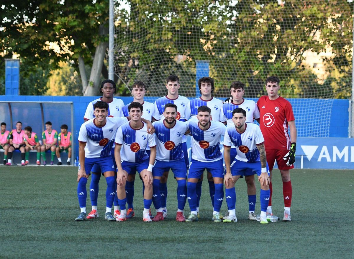El equipo del CD Ebro, durante la preparación
