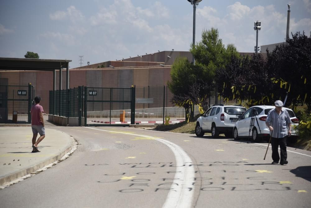 L'entorn de la presó de Lledoners es lleva tenyit