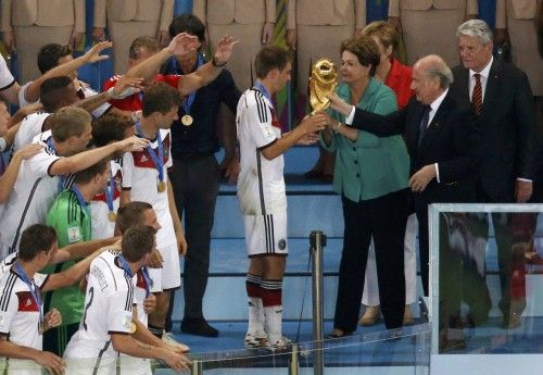Los futbolistas alemanes celebran el título