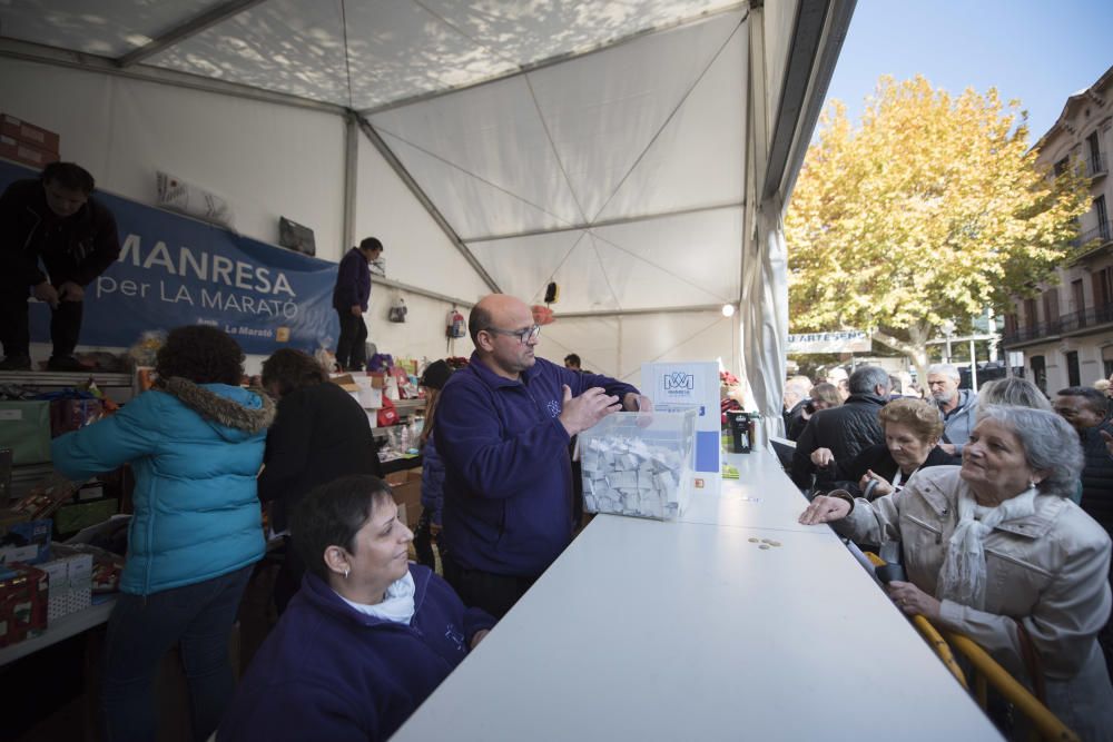 EN IMATGES : La tómbola solidària de La Marató