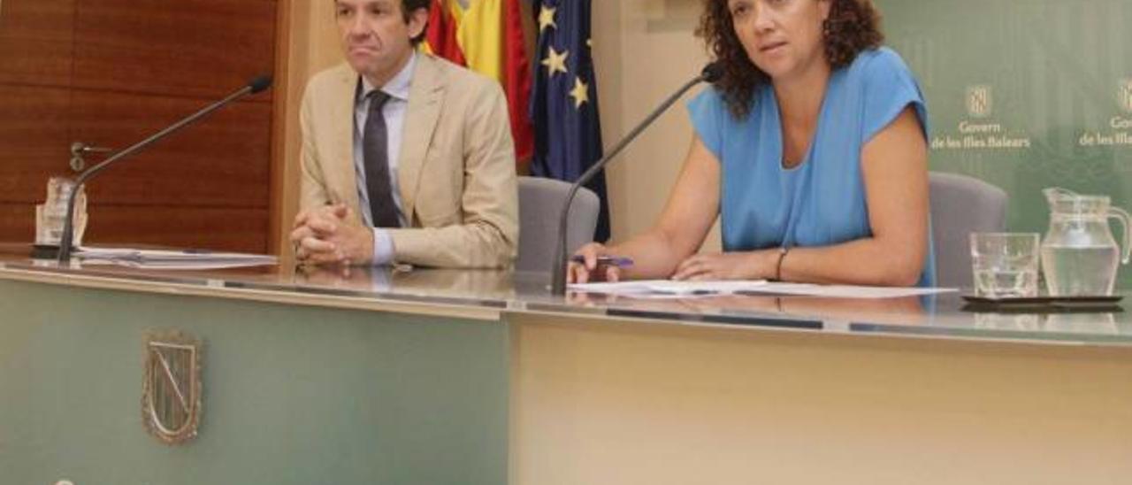 Marc Pons y la consellera Catalina Cladera anunciaron el viernes la suspensión de los acuerdos.