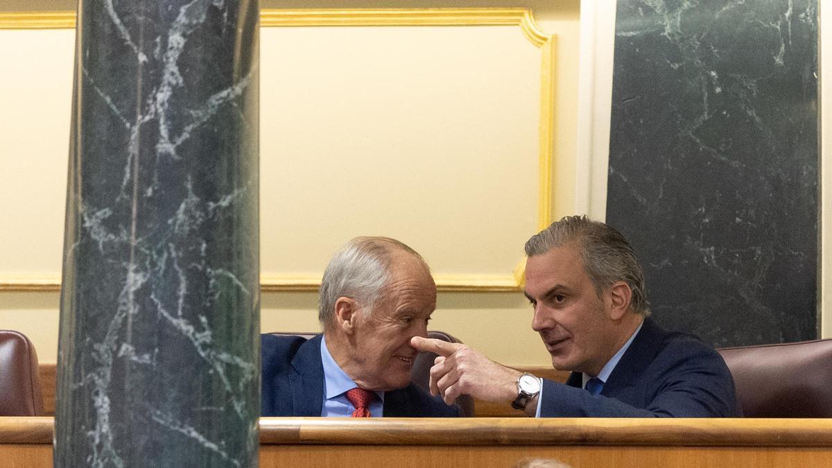 Vox expulsa a Ortega Smith Vox expulsa a Ortega Smith