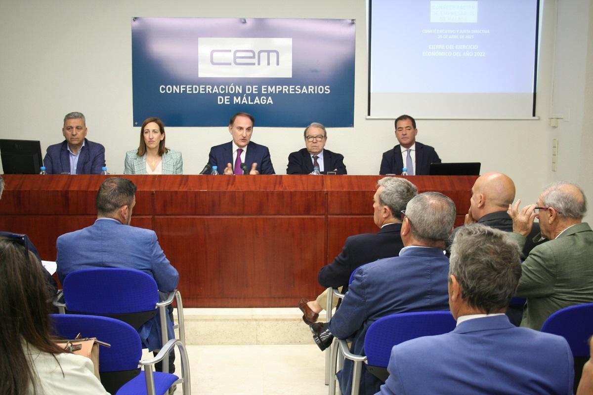 La junta directiva de la CEM, reunida este martes en Málaga.