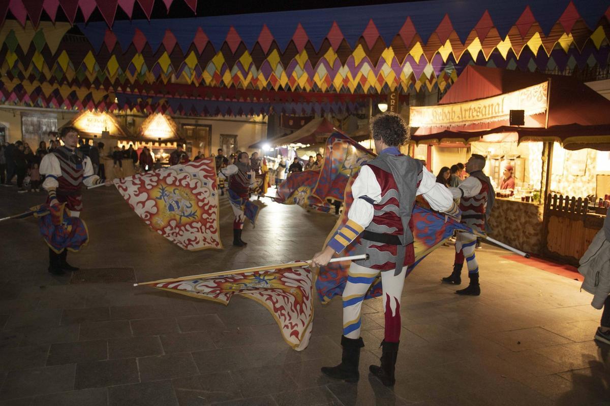 El espectáculo de las banderas forma parte de la programación.