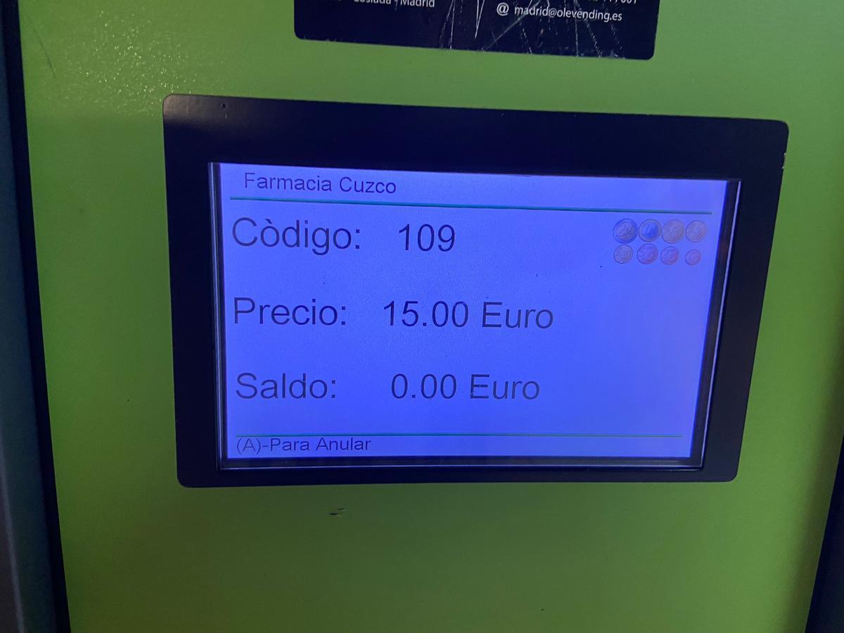 El precio del producto en la máquina (15 euros) es de más del doble que en una farmacia (7 euros). 