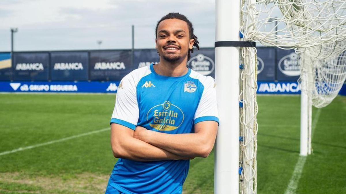 Lucas Noubi, central del Deportivo de la Coruña, estará ante el Córdoba CF.