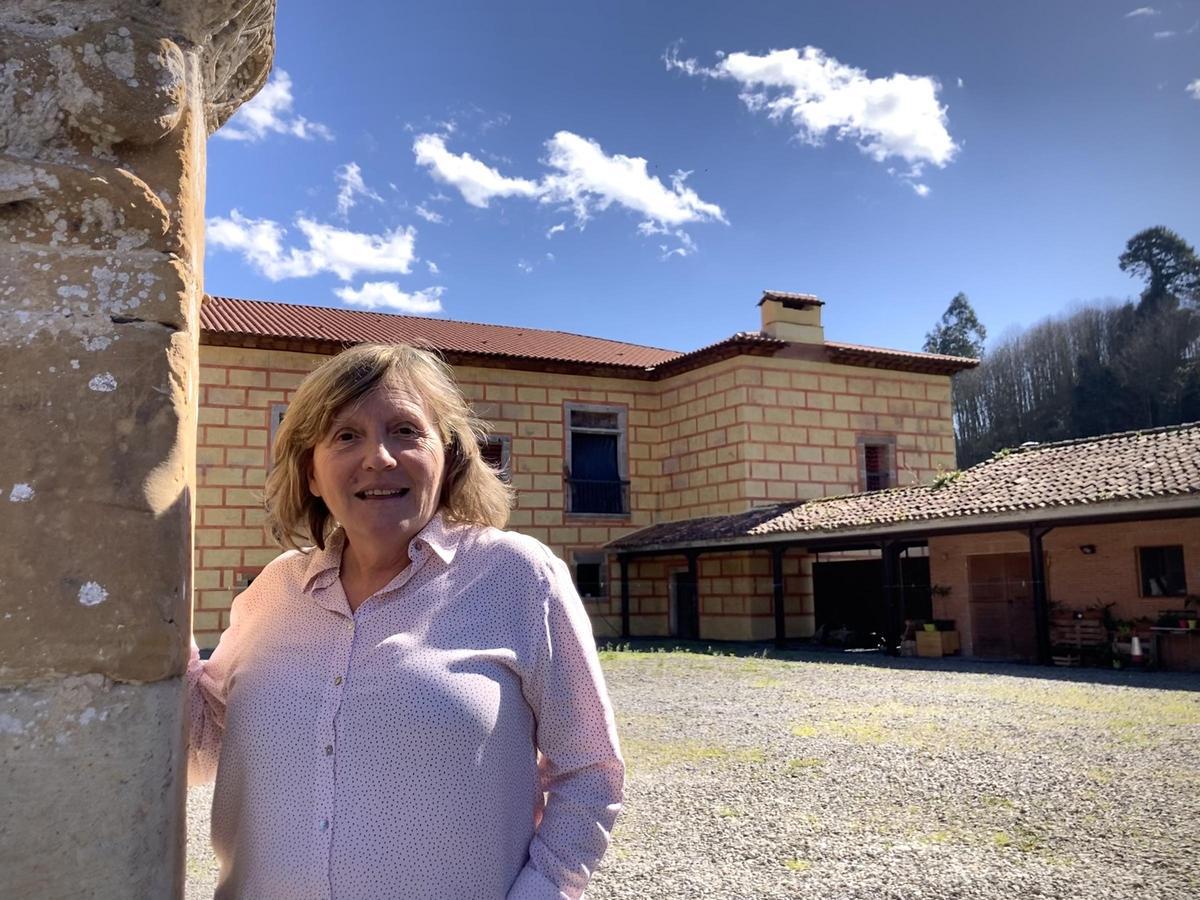Gloria Fernández, bajo la Puerta de la Osa