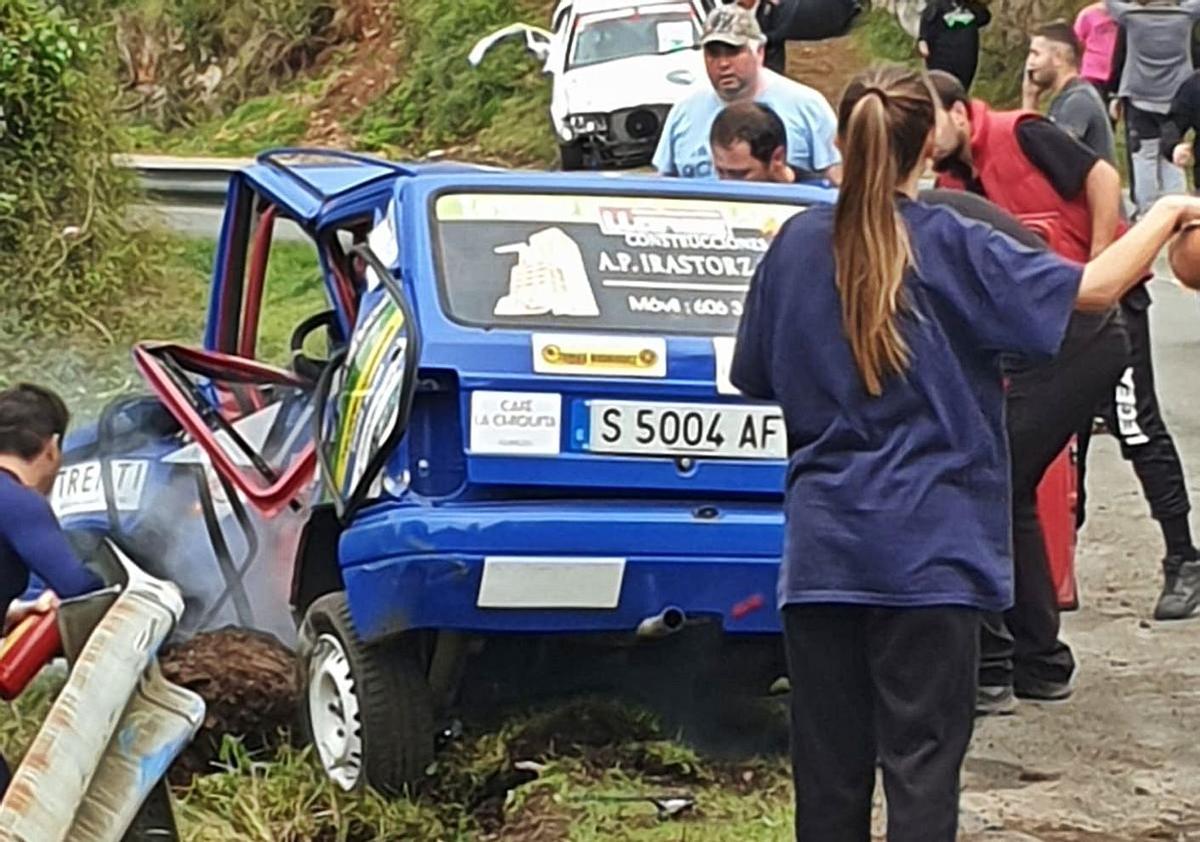 El vehículo accidentado en el alto del Fito. | LNE