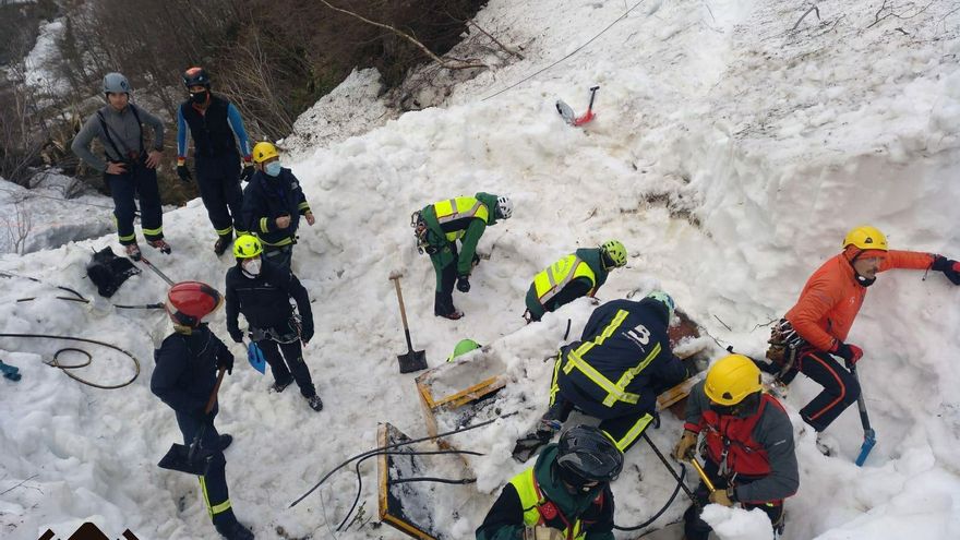 Los ingenieros del Principado defienden al jefe de servicio condenado por la muerte de dos operarios en un alud en San Isidro