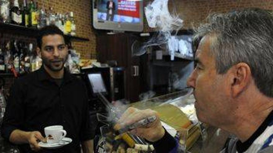 Los hosteleros de Castellón piden no prohibir el cigarrillo electrónico