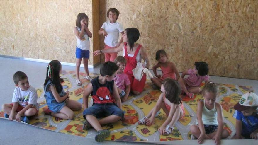 Un grupo de niños en uno de los talleres organizados en San Pedro de Ceque.