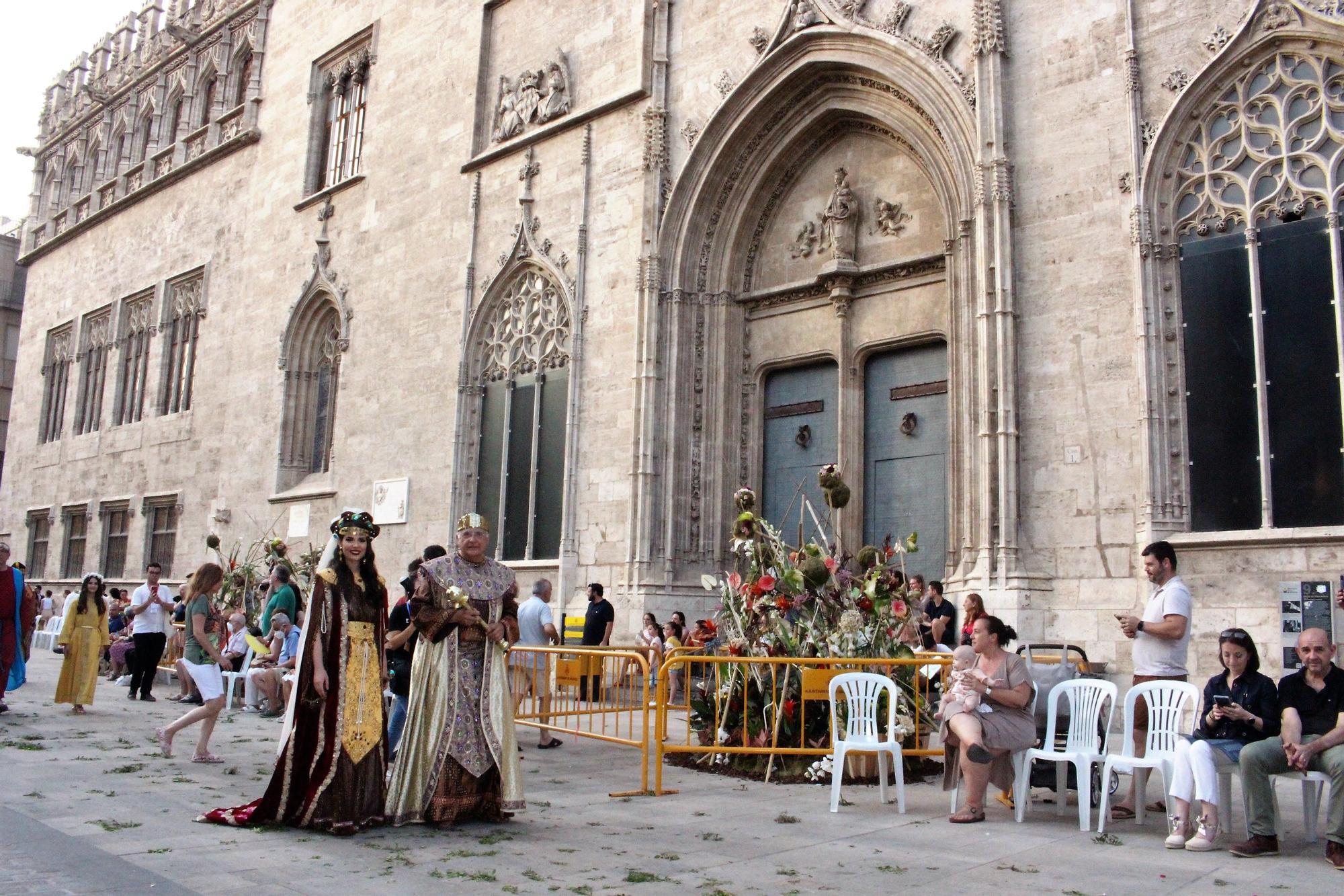 Carmen, Nerea, la reina de Saba y el Ángel del Desierto, en la procesión del Corpus