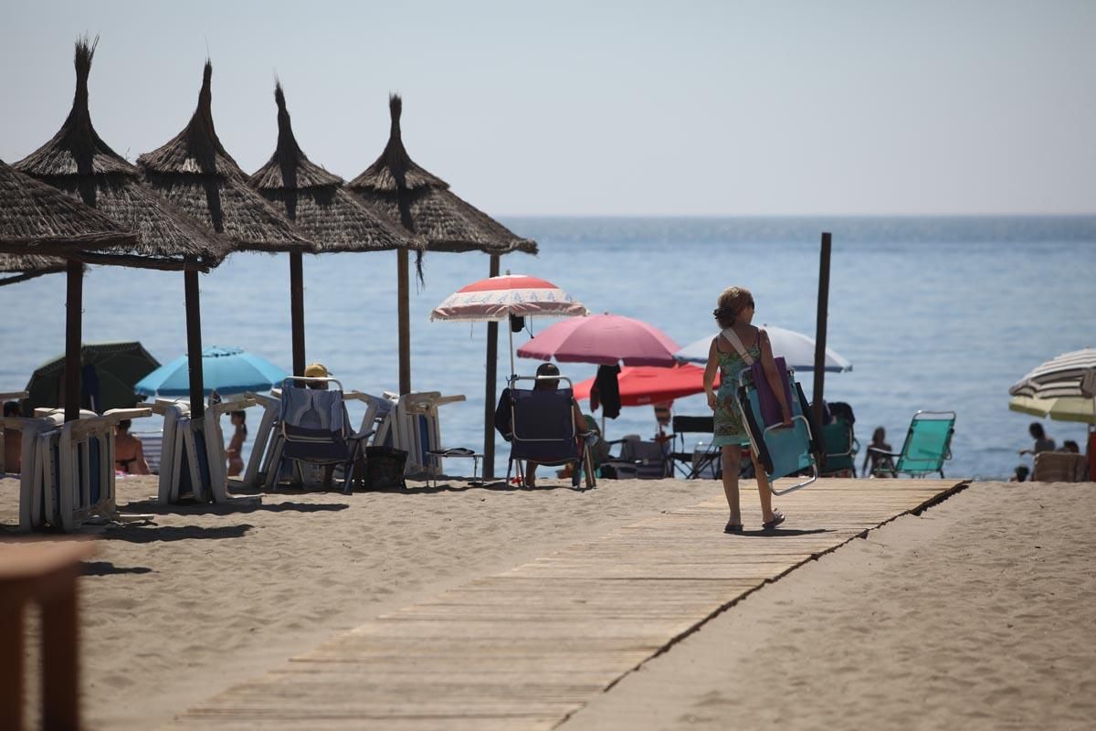 Los cordobeses regresan a las playas de Fuengirola ante la nueva normalidad