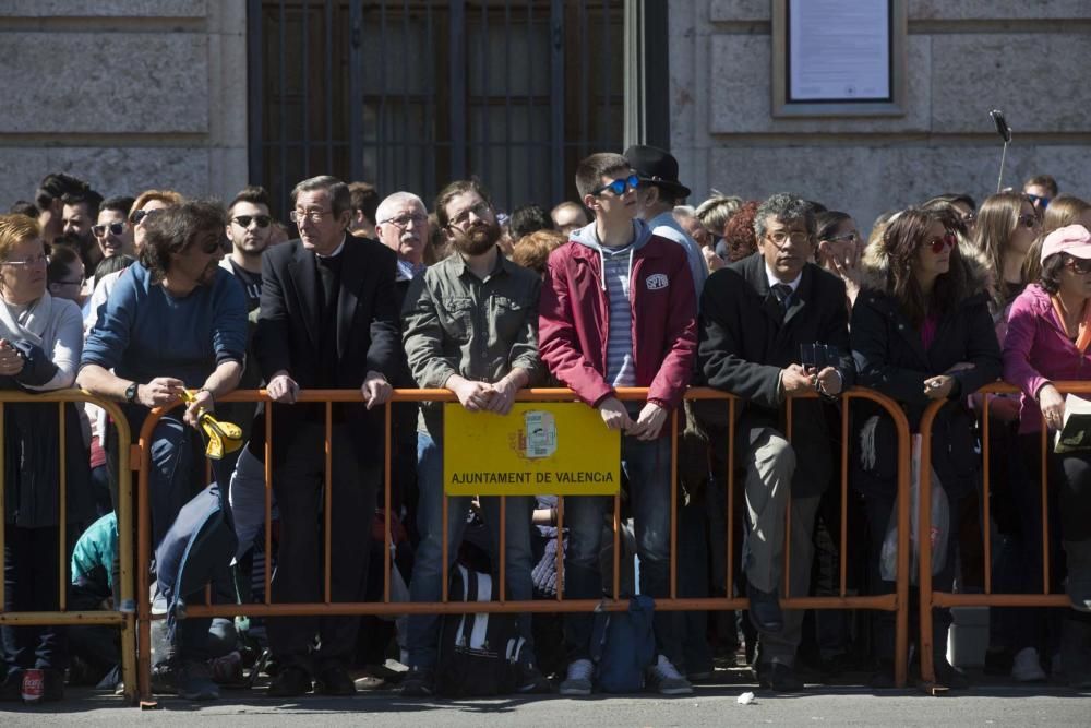 Búscate en la mascletà del 8 de marzo