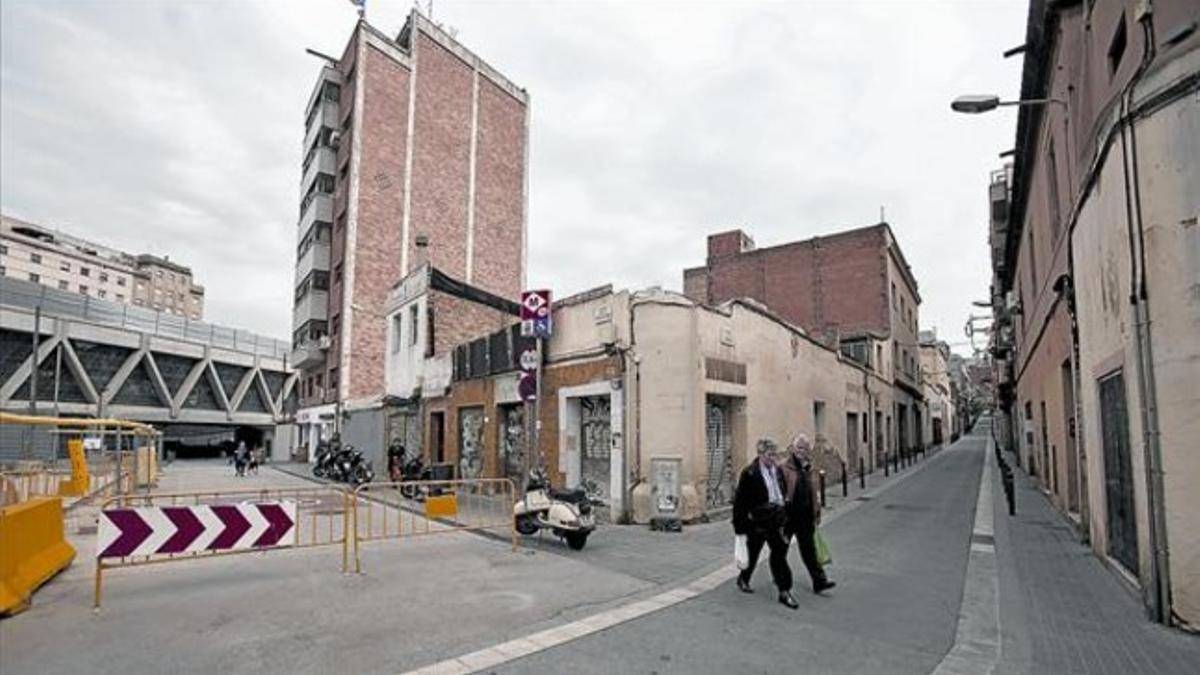 Lado mar 8 Edificios afectados por el plan vinculado al cajón de Sants, en la calle de Burgos.