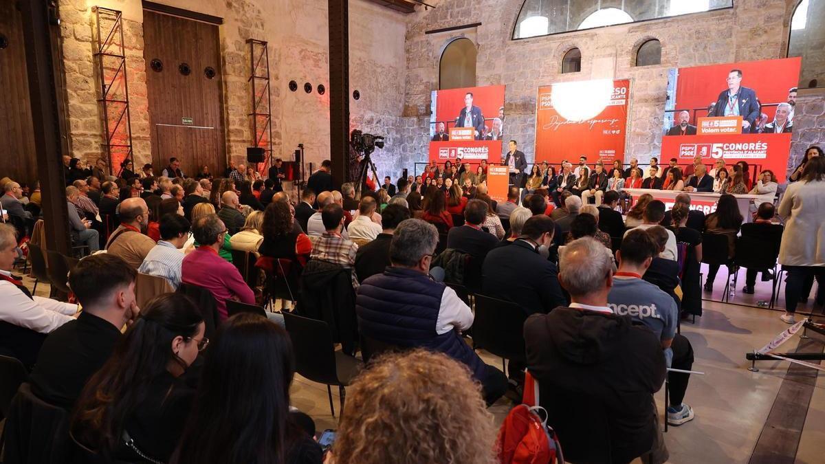Rubén Alfaro, secretario provincial del PSOE alicantino, interviene en el congreso de Alcoy el 5 de abril.