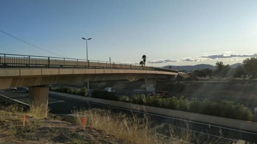 Un carril bici que cruce la V-35 para la Pobla de Vallbona