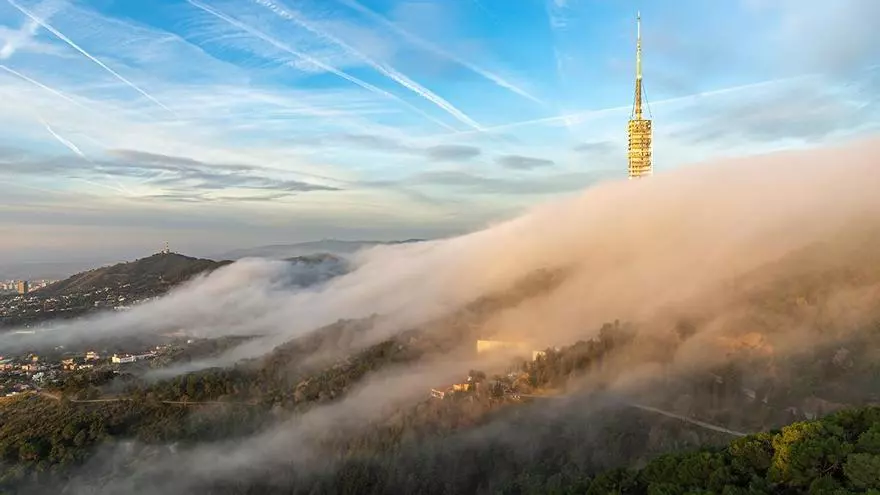 Cascada de nubes sobre Collserola