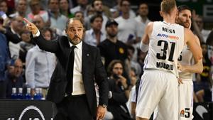 Chus Mateo señala hacia Kaunas donde estará el Madrid en la Final Four