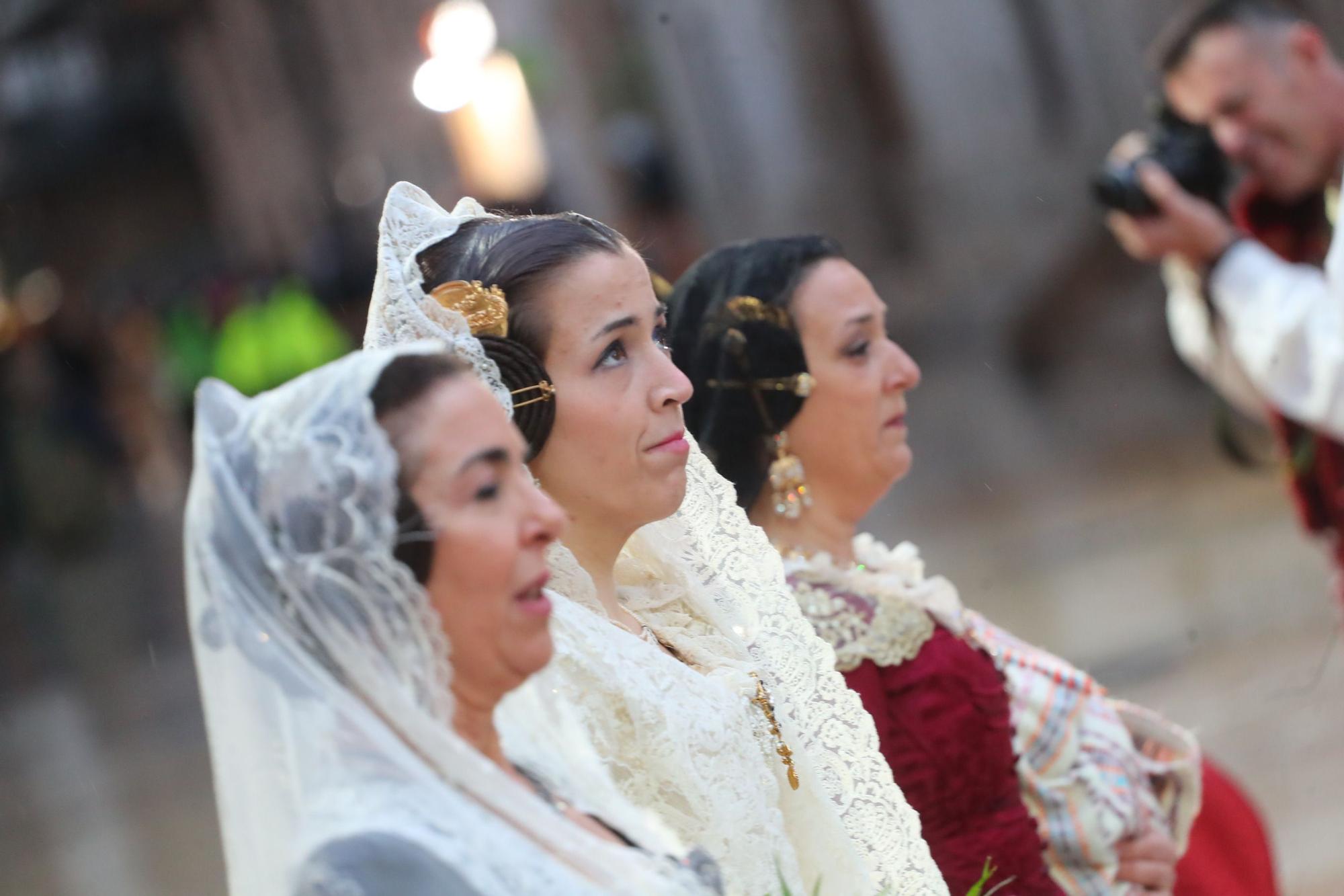 Búscate en el primer día de ofrenda por la calle de la Paz (entre las 18:00 a las 19:00 horas)