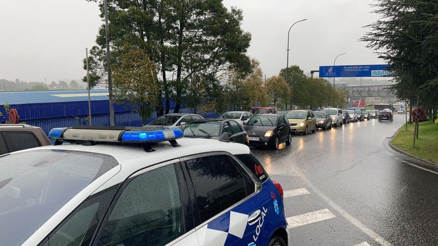 Medio kilómetro de retención en la autopista por la vacunación en el Ifevi