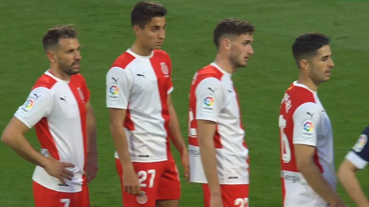 Stuani, Terrats, Santi Bueno y Juanpe, preparados para rematar un córner ante el Lugo.