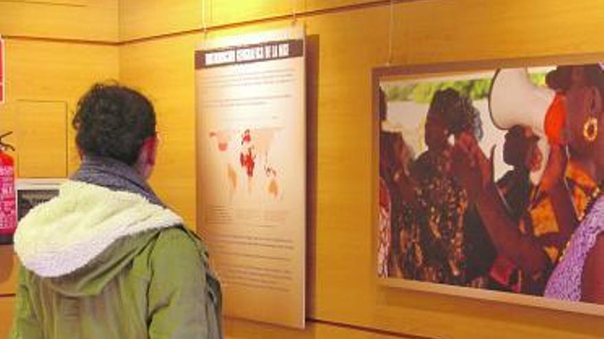 Exposición de denuncia sobre la mutilación genital femenina en la Casa de Cultura de Candás