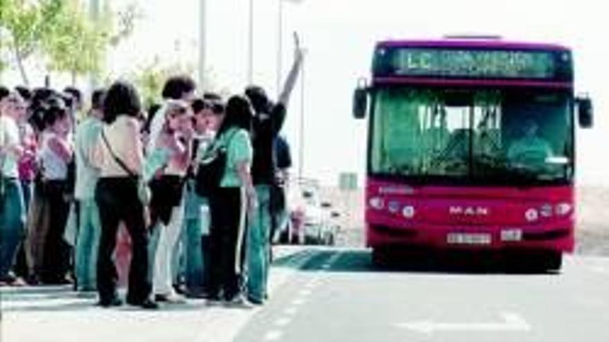 El autobús para los estudiantes es más caro que en Badajoz y Mérida