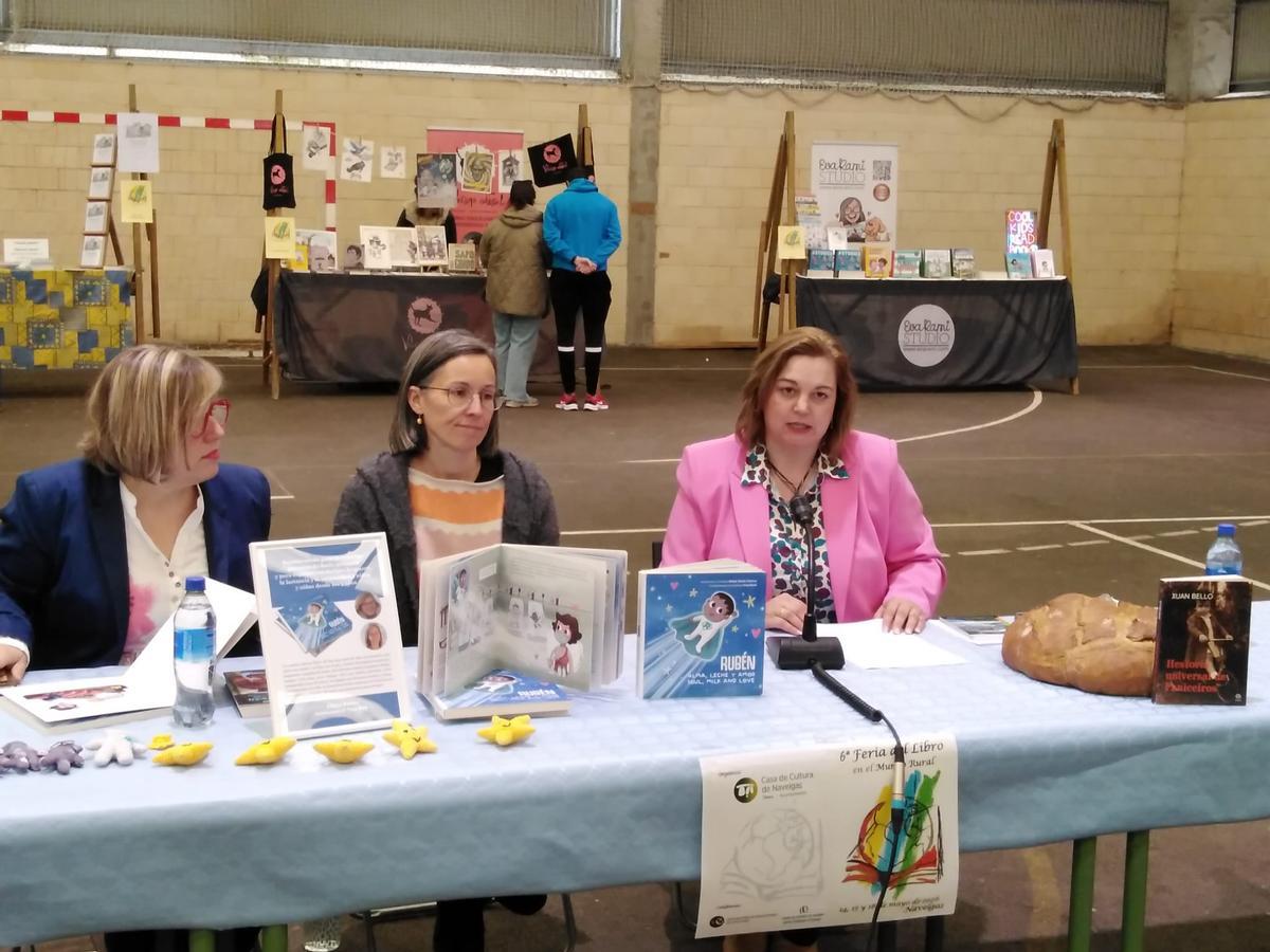 En imágenes: La Feria del Libro llena Navelgas en su sexta edición