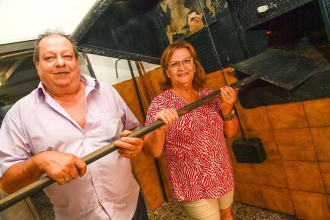 Antonio Vicente, panadero de Fataga, se jubila