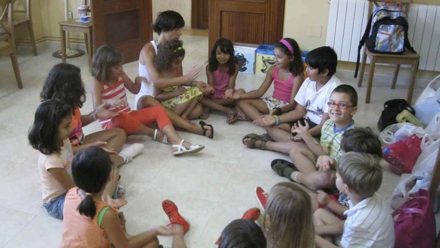 Un taller para niños en Santibáñez de Vidriales.